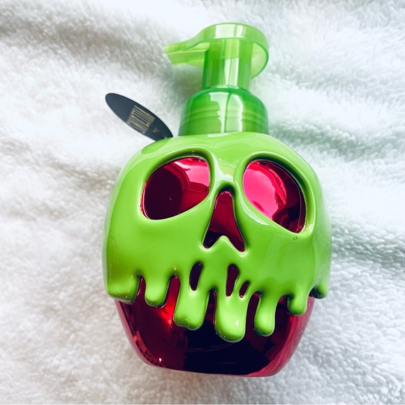 🍎✨ NWT Bath & Body Works – Evil Queen Poison Apple Foaming Soap Dispenser 🖤 - Picture 3 of 12